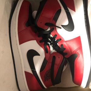 Jordan 1 Mid